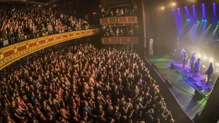 The Vic Theatre Chicago IL: December 30, 2002